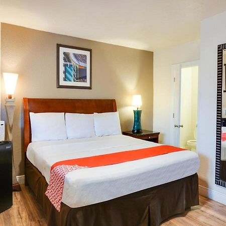 Oyo Hotel Austin Street Giddings Exterior foto