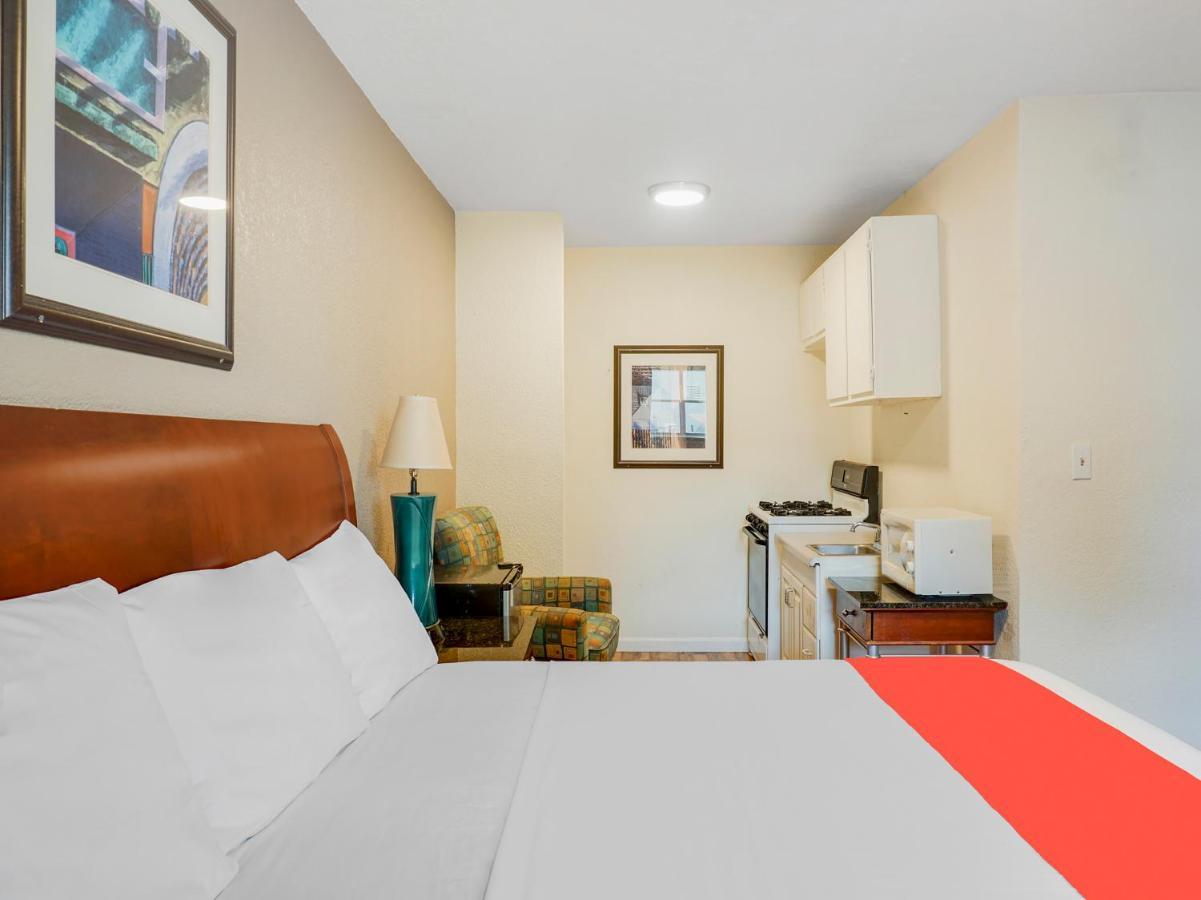 Oyo Hotel Austin Street Giddings Exterior foto